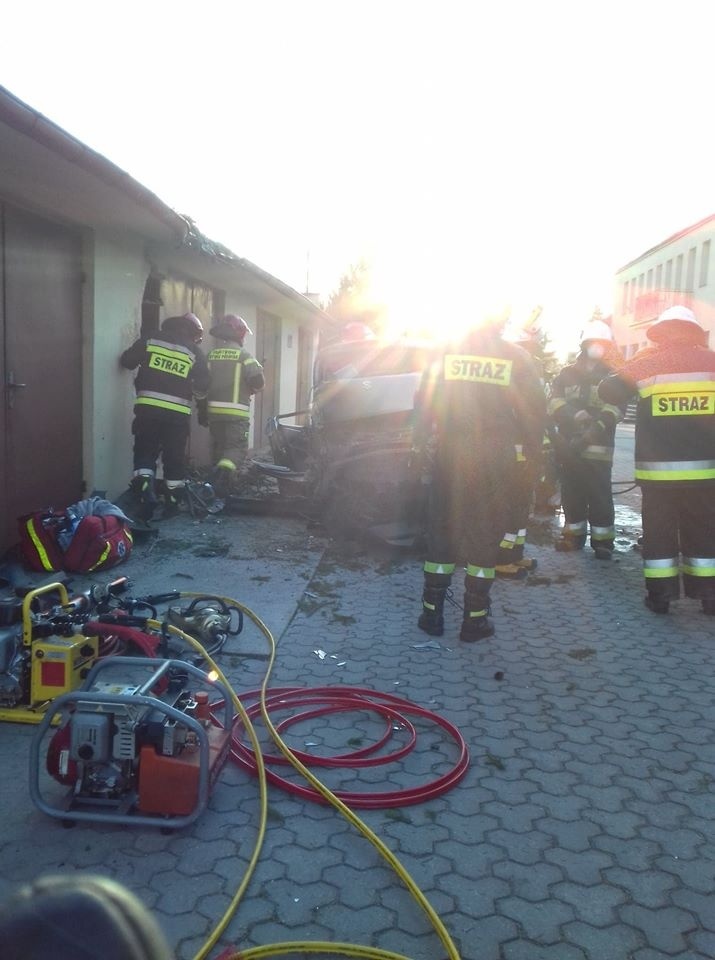 Kierowca, który przeleciał przez rondo w Rąbieniu skazany przez sąd! (fot. OSP Rąbień)