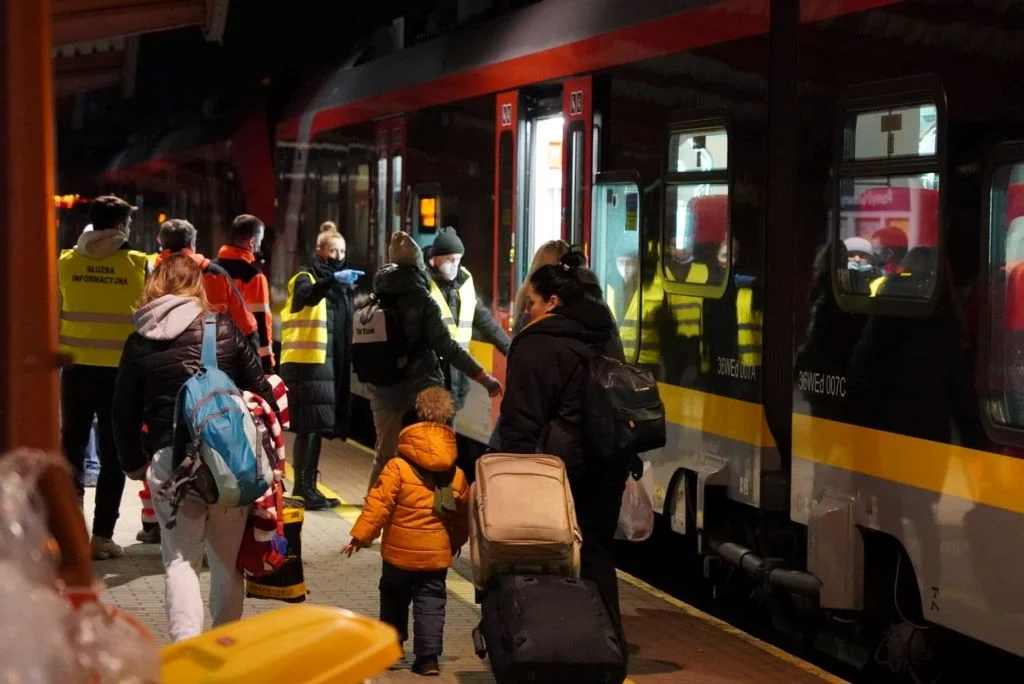 Marszałek województwa łódzkiego wysłał pociąg ŁKA po uchodźców z Ukrainy