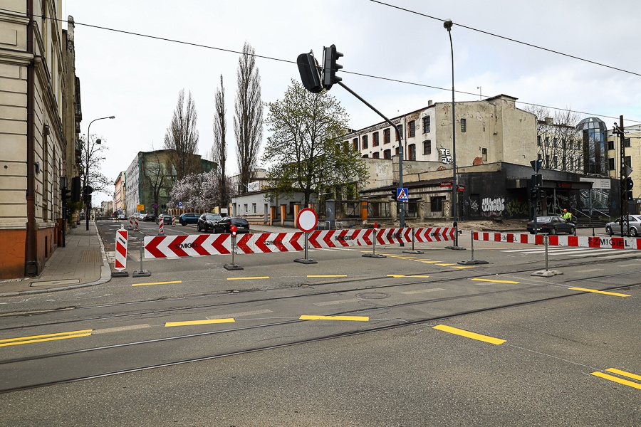 Łódzkie metro. Budowa stacji Łódź - Śródmieście. Zamknięte ulica Zielona i ulica Wólczańska w Łodzi (fot. Michał Pietrzak - TuŁódź.pl)