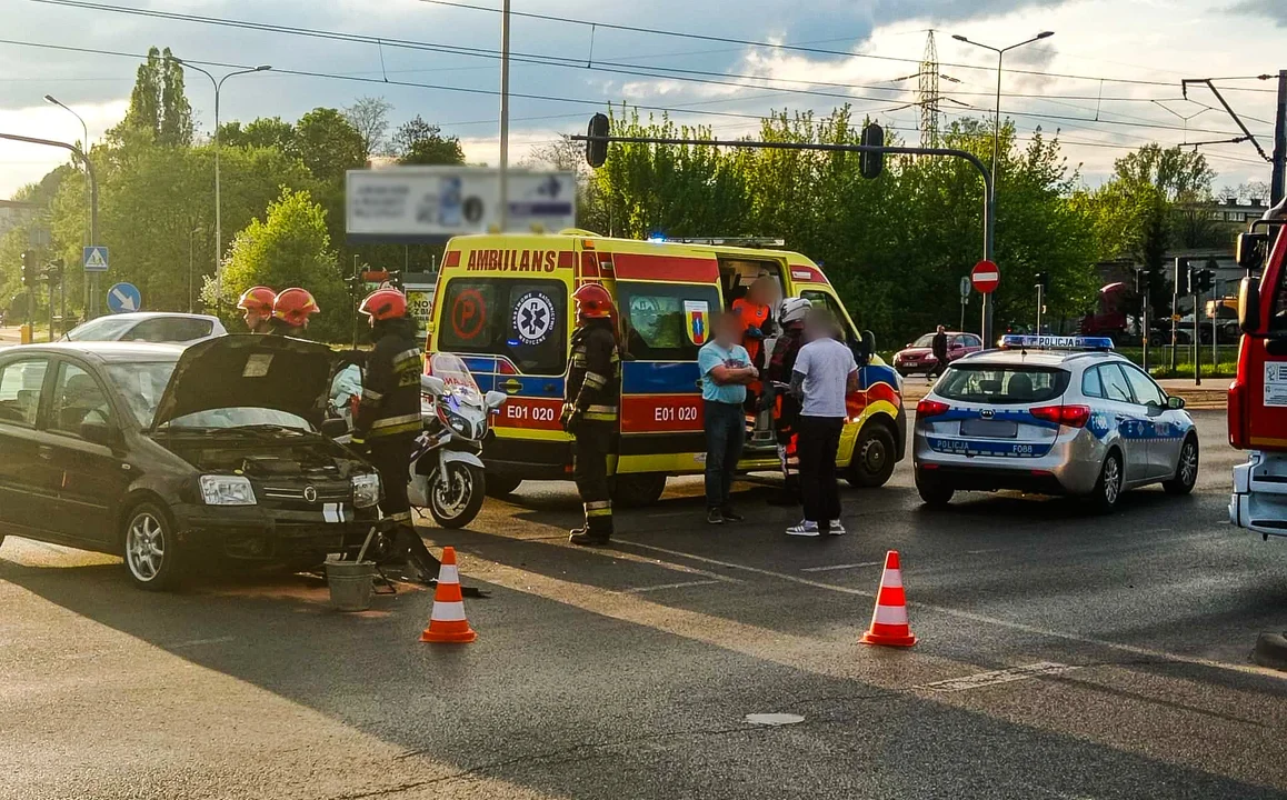 Radiowóz łódzkiej policji miał dzisiaj wypadek! Jechał na sygnale - Zdjęcie główne