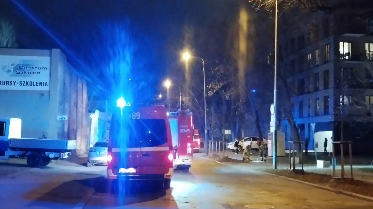 Pożar pustostanu w centrum. Duże utrudnienia w ruchu