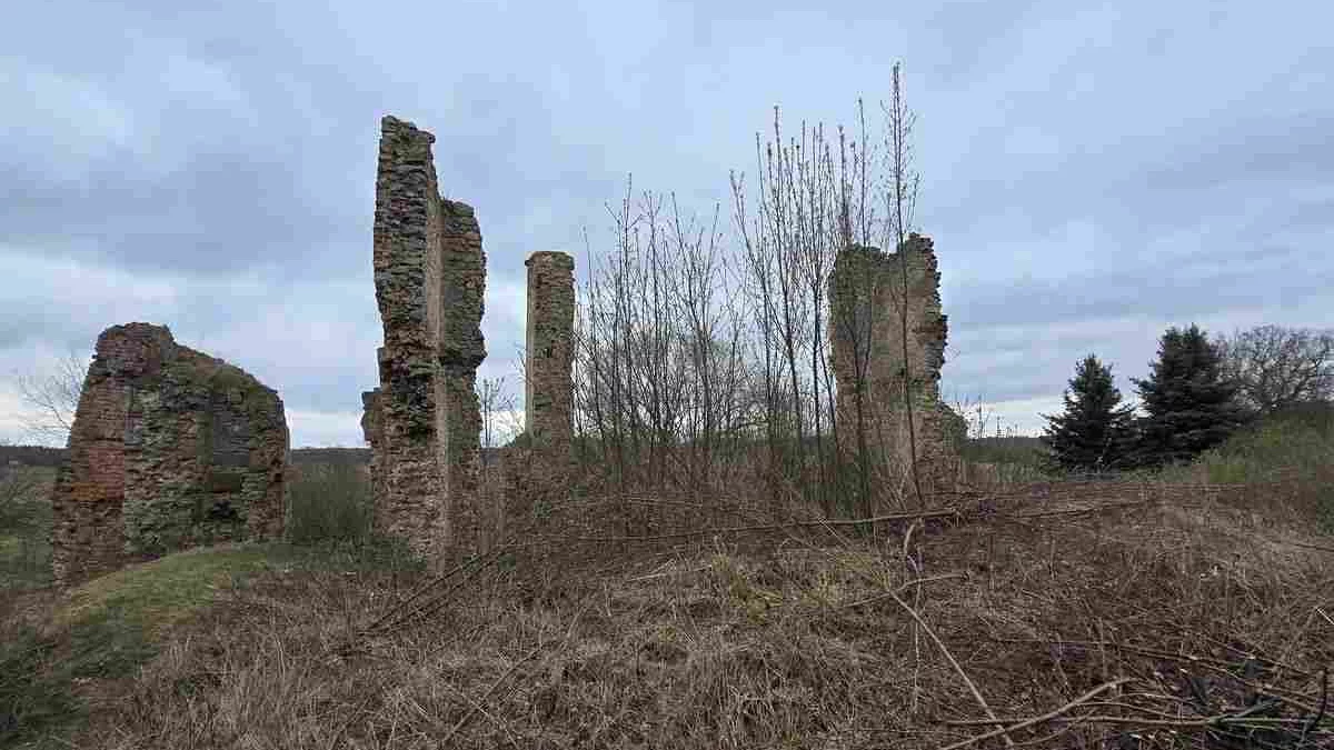 Ruiny jak z horroru. To jedyne takie miejsce w Łódzkiem!