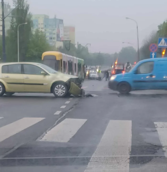 Łódź. Poranne utrudnienia w ruchu, kolizje na Górnej i Rudzie, nowa sygnalizacja na Przędzalnianej - Zdjęcie główne