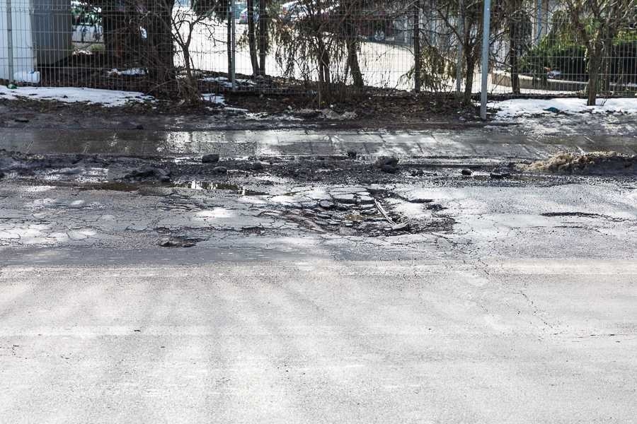 Łódź zasłynęła z dziurawych dróg w całej Polsce. Czy dodatkowe miliony złotych wystarczą, by to się zmieniło? (fot. TuŁódź.pl)