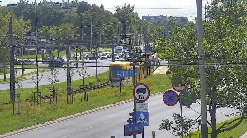 Awarie elektryczne tramwajów MPK Łódź. Utrudnienia na czterech liniach, kursuje komunikacja zastępcza - Zdjęcie główne