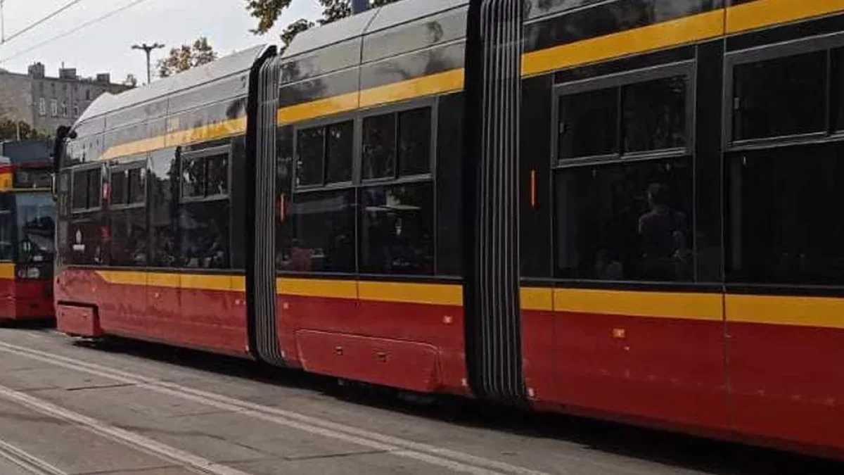 Zatrzymanie tramwajów w centrum Łodzi. Wszystko przez awarię - Zdjęcie główne