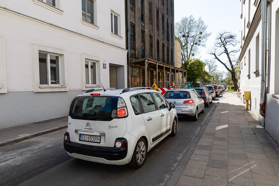 Korki Łódź. Sprawdź, co dzieje się na łódzkich drogach. Wypadek autobusu MPK na Bałutach [27.07.2021] - Zdjęcie główne