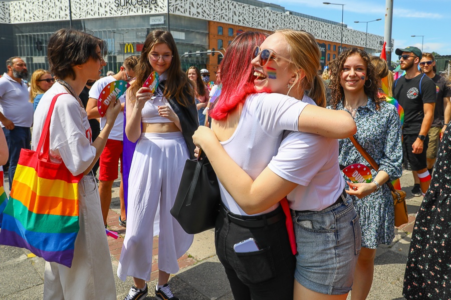 Marsz Równości i Marsz Normalności w Łodzi. Obie manifestacje przeszły ulicami miasta w sobotę, 26 czerwca 2021 (fot. Michał Pietrzak - redakcja TuŁódź) | wiadomości łódzkie | Łódź | TuŁódź