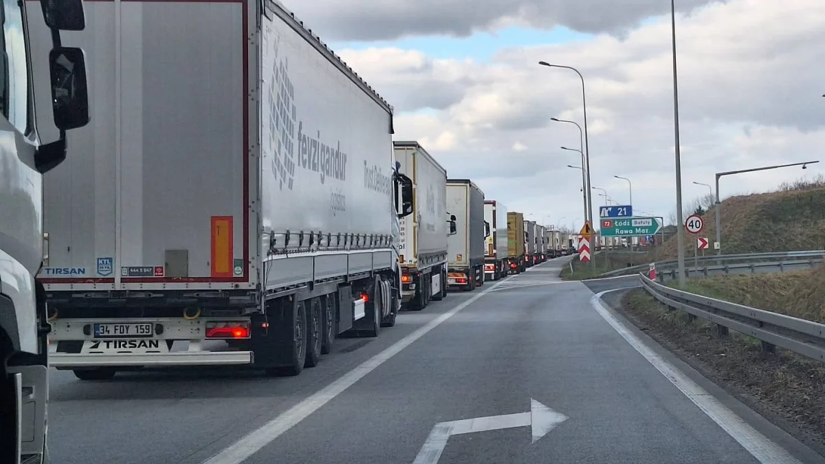 Potężny korek na A1 pod Łodzią! [FOTO]