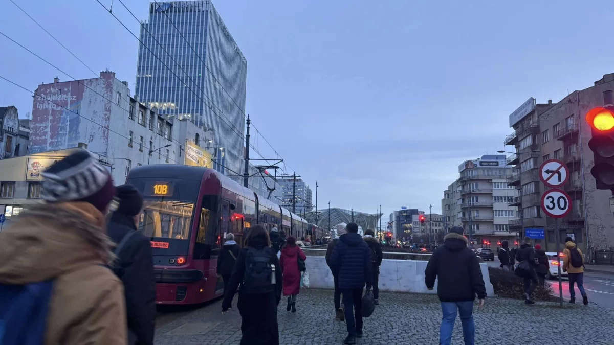 Zatrzymanie tramwajów w centrum Łodzi. Są opóźnienia pięciu linii MPK - Zdjęcie główne