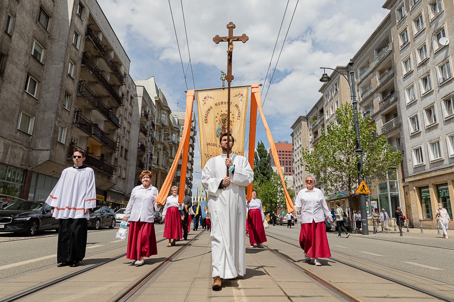 Boże Ciało w Łodzi. Procesja pod przewodnictwem abp. łódzkiego, Grzegorza Rysia przeszła ulicami miasta (fot. Michał Pietrzak - redakcja TuŁódź) |wiadomości łódzkie | Łódź | TuŁódź