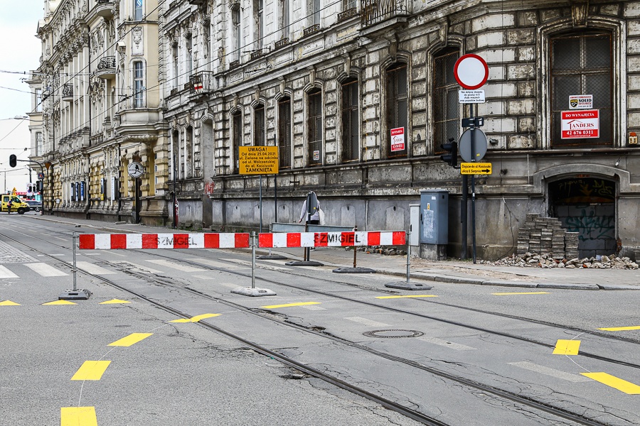 Łódzkie metro. Budowa stacji Łódź - Śródmieście. Zamknięte ulica Zielona i ulica Wólczańska w Łodzi (fot. Michał Pietrzak - TuŁódź.pl)