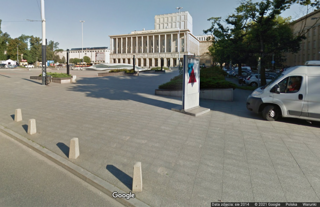 To koniec „betonozy” w centrum Łodzi. Plac Dąbrowskiego ma być zielony (fot. Google Street View)