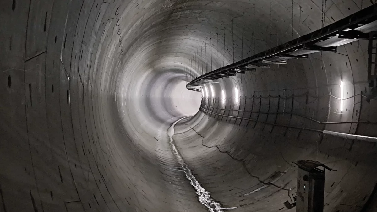 Budowa tunelu kolejowego zabrała im dach nad głową. Teraz odbierają pierwsze klucze do nowych mieszkań - Zdjęcie główne