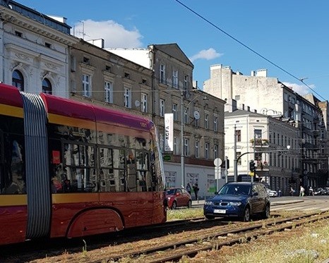 Wakacyjne roztargnienie czy niespełnione marzenie o karierze motorniczego? - Zdjęcie główne