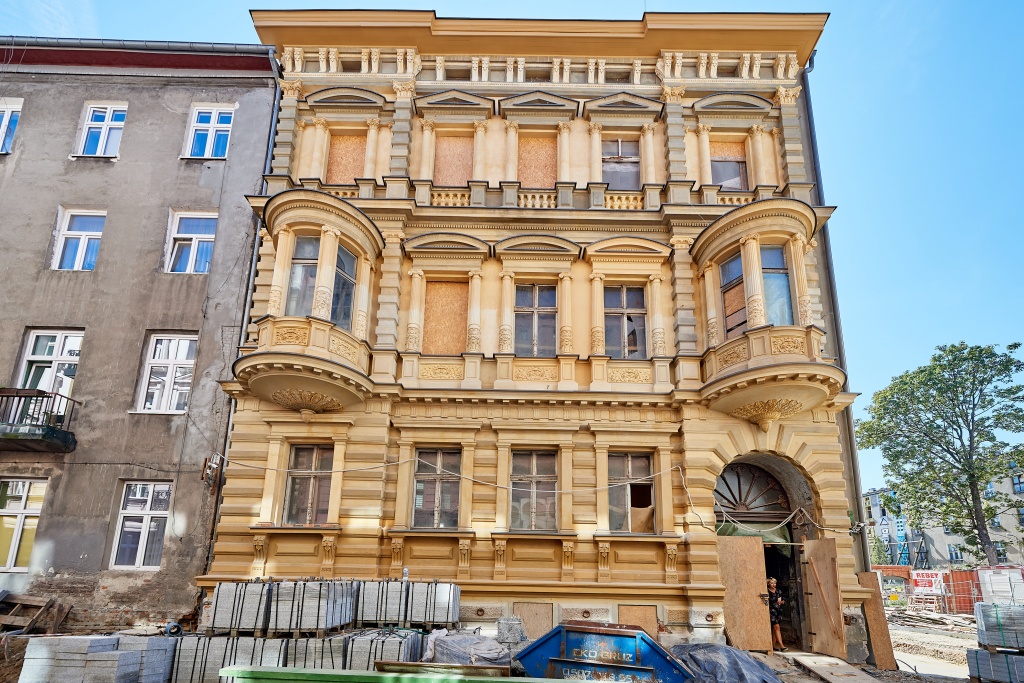 Kolejny etap remontu ul. Włókienniczej. Trwają prace konserwatorskie m.in. w willi Hilarego Majewskiego (fot. UMŁ) | wiadomości łódzkie | Łódź | TuŁódź