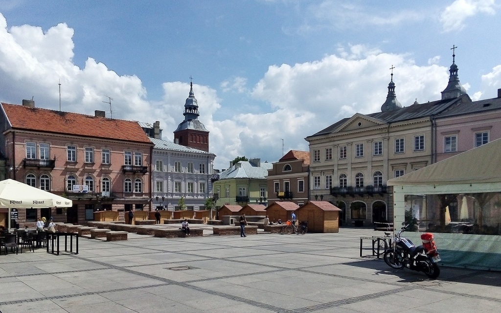 Starówka w Piotrkowie Trybunalskim  (fot. autorstwa Witia - Praca własna, CC BY-SA 4.0, https://commons.wikimedia.org/w/index.php?curid=84861367) |wiadomości łódzkie|Łódź|TuŁódź