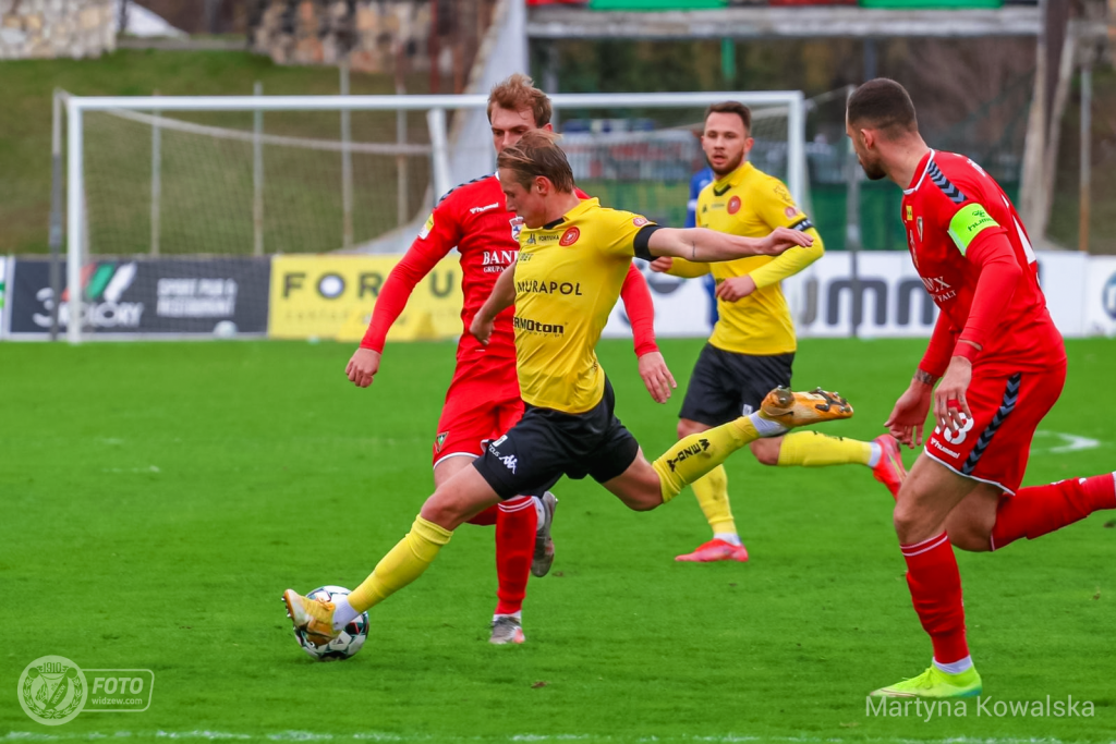 Widzew Łódź brutalnie sprowadzony na ziemię przez byłego trenera ŁKS-u. Łodzianie wracają z Sosnowca z bagażem trzech bramek - Zdjęcie główne