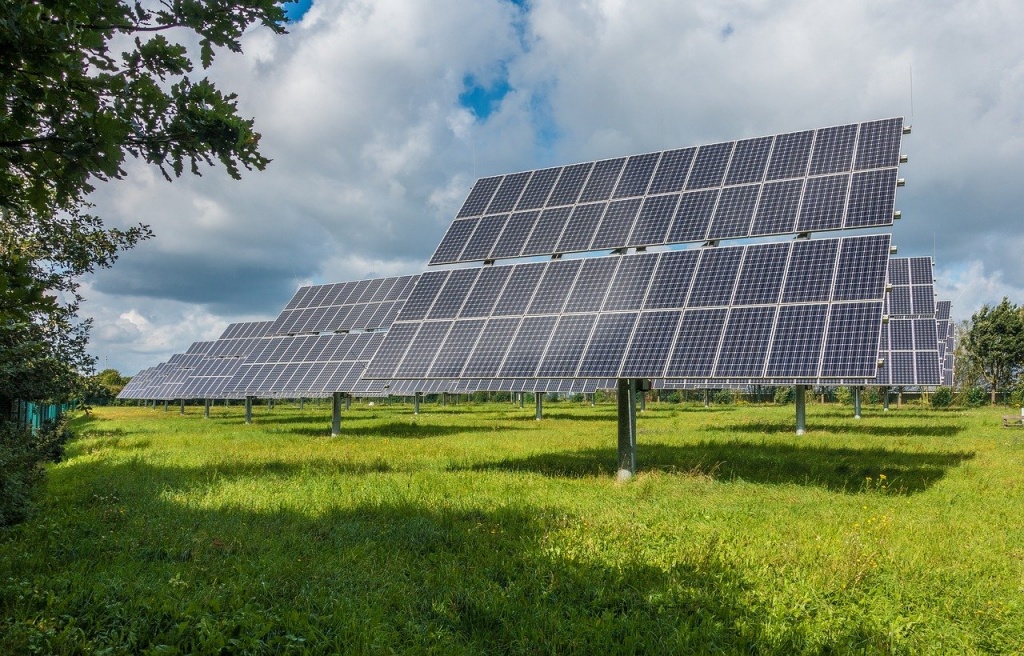 Łódź stawia na odnawialne źródła energii. Na terenie miasta pojawią się „farmy fotowoltaiczne” - Zdjęcie główne