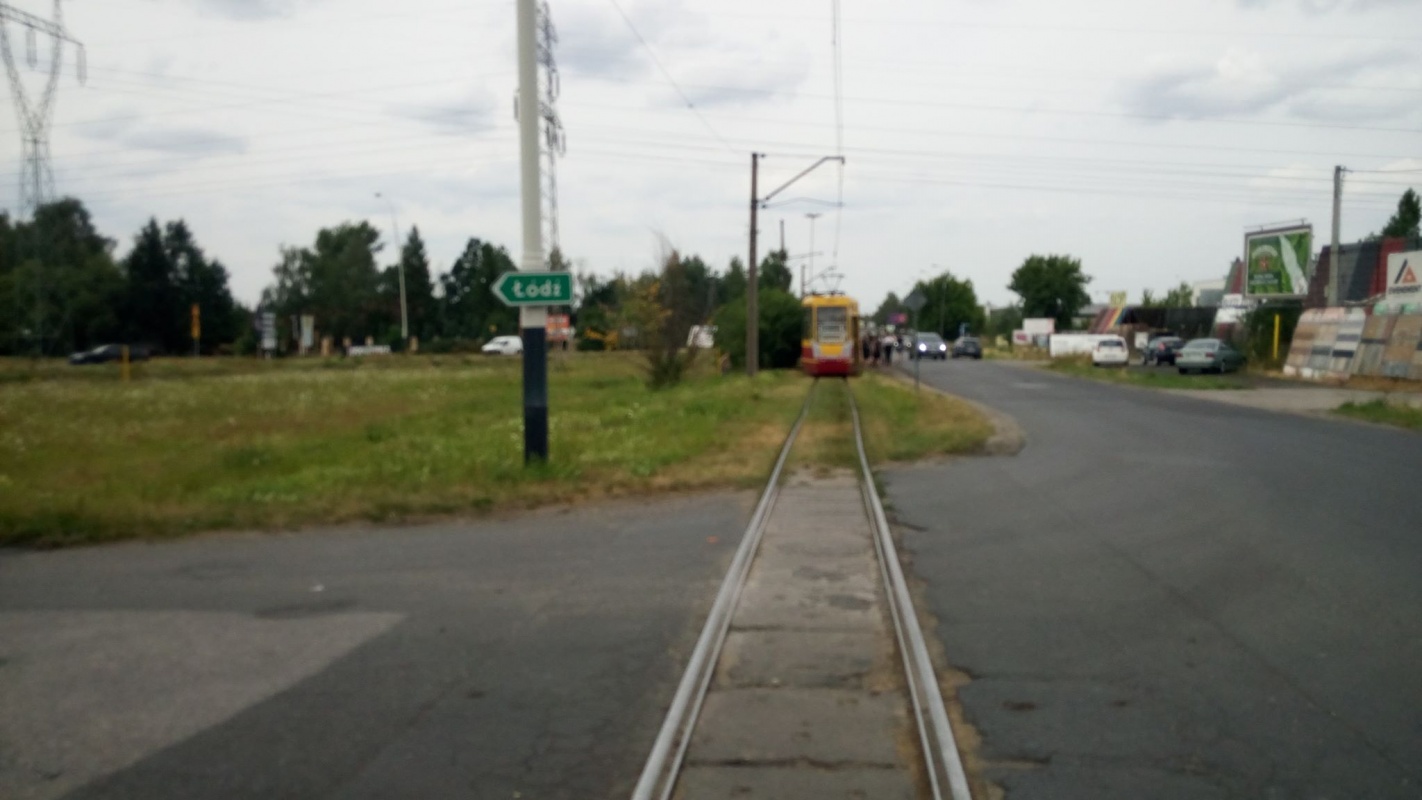 Zderzenie auta osobowego z tramwajem w Pabianicach [ZDJĘCIA] - Zdjęcie główne