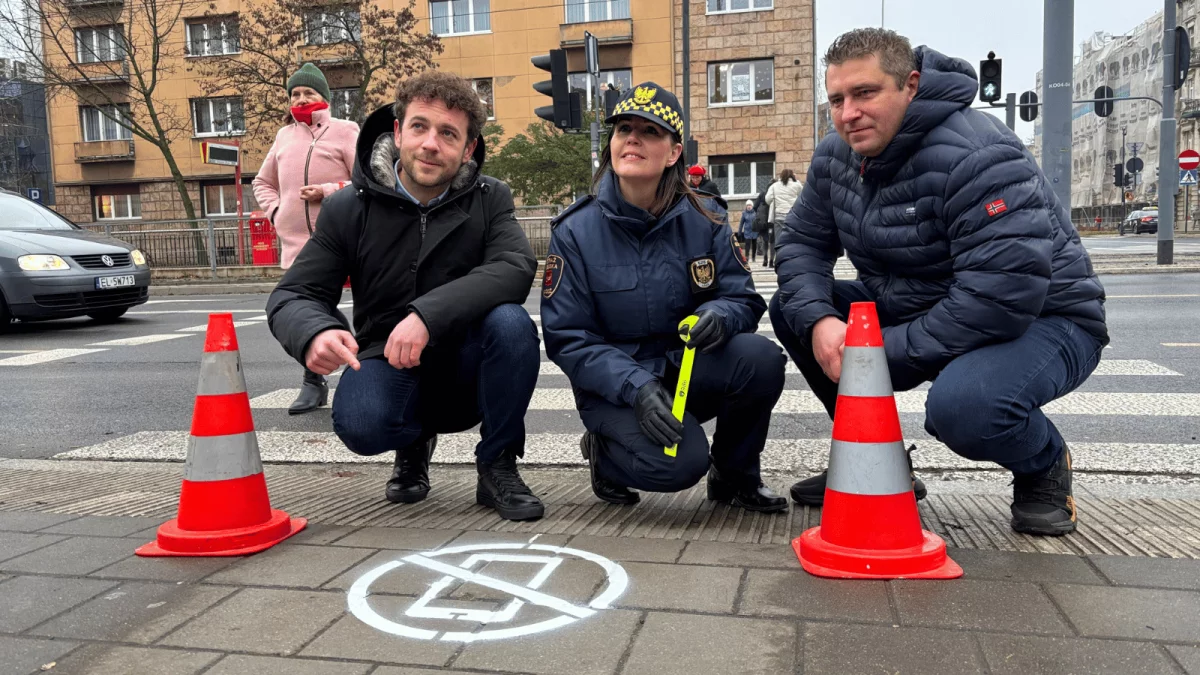 Miasto łączy siły z LDZ Zmotoryzowanymi Łodzianiami. Przy przejściach powstały specjalne piktogramy [ZDJĘCIA] - Zdjęcie główne