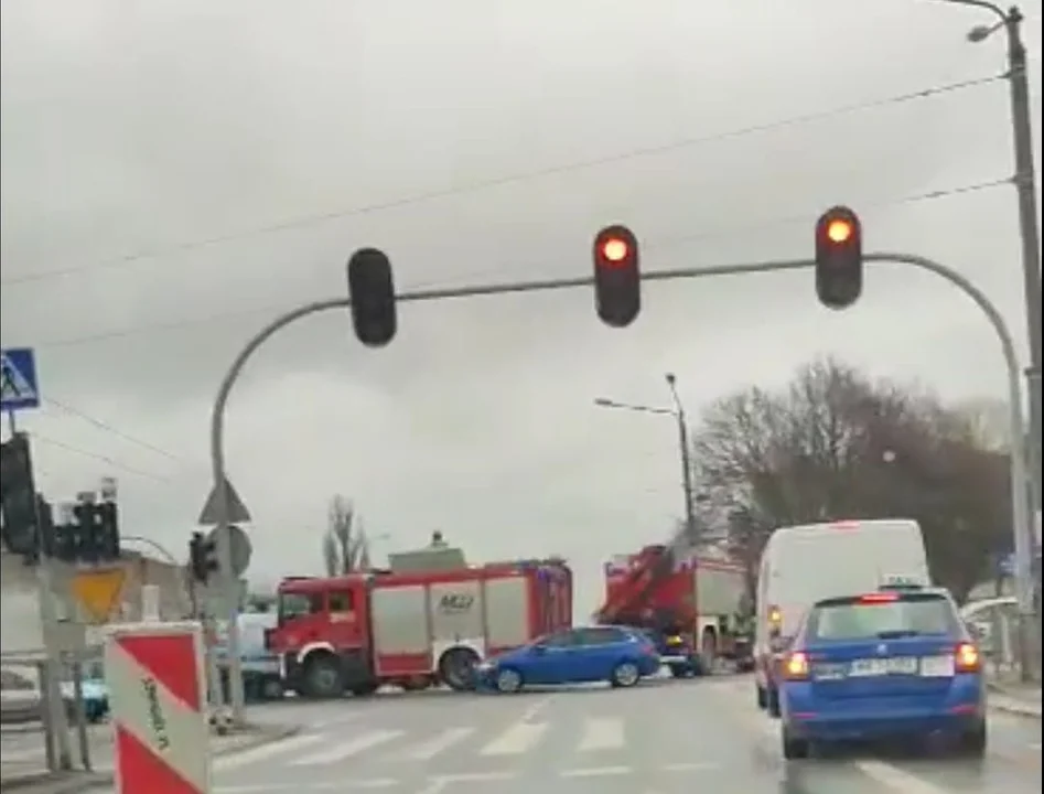 Wypadek na Przybyszewskiego w Łodzi. Utrudnienia dla podróżnych MPK Łódź - Zdjęcie główne