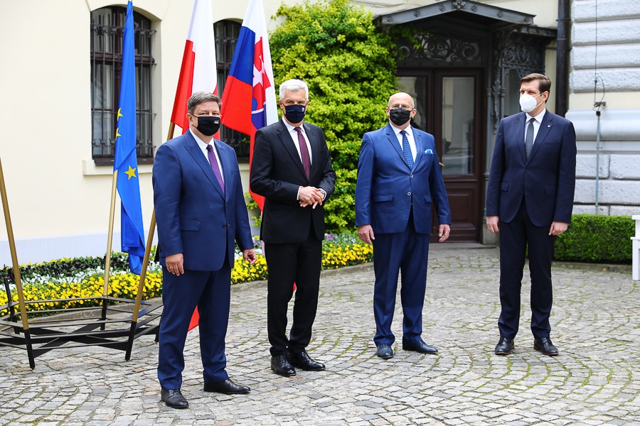 Łódź. W Pałacu Herbsta w Łodzi odbyło się spotkanie przedstawicieli państw Grupy Wyszehradzkiej (fot. Michał Pietrzak - TuŁódź.pl)