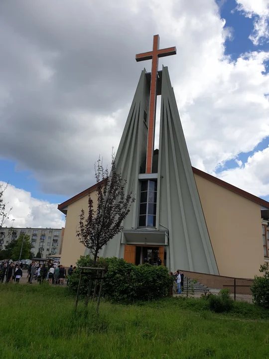 Dzieci z parafii Najświętszej Eucharystii przy ul. Popiełuszki w Łodzi przystąpiły do pierwszej komunii świętej