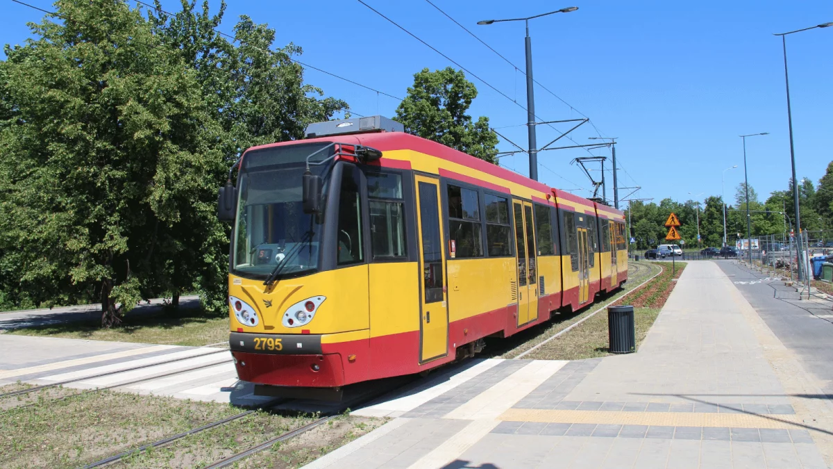 Kolejne zderzenie z tramwajem MPK Łódź. Ogłoszono objazdy i kursują autobusy zastępcze. Sprawdź szczegóły - Zdjęcie główne