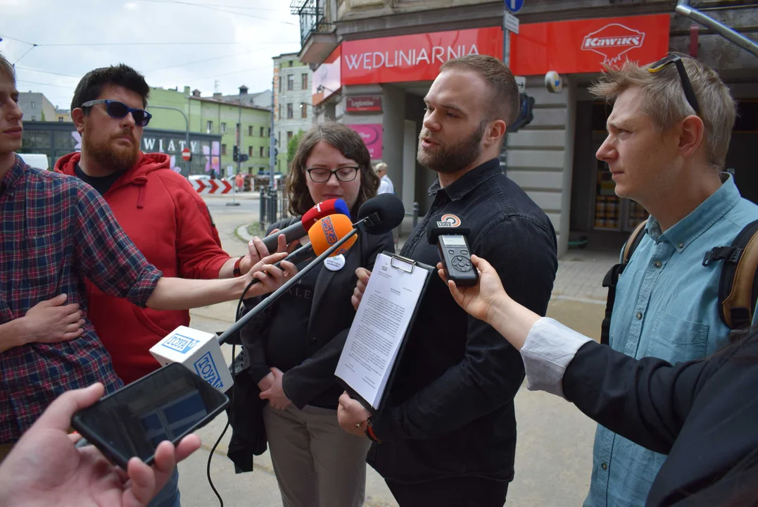 Jak długo jeszcze utrzymają się lokalne biznesy na Legionów? Nowe przejście dla pieszych może w tym pomóc [ZDJĘCIA] - Zdjęcie główne