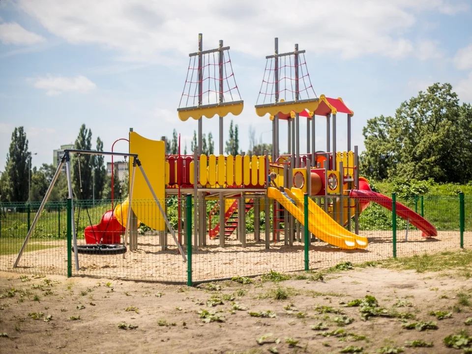 Łódzkie place zabaw gotowe na majówkę! Przeszły przegląd, a usterki naprawiono - Zdjęcie główne