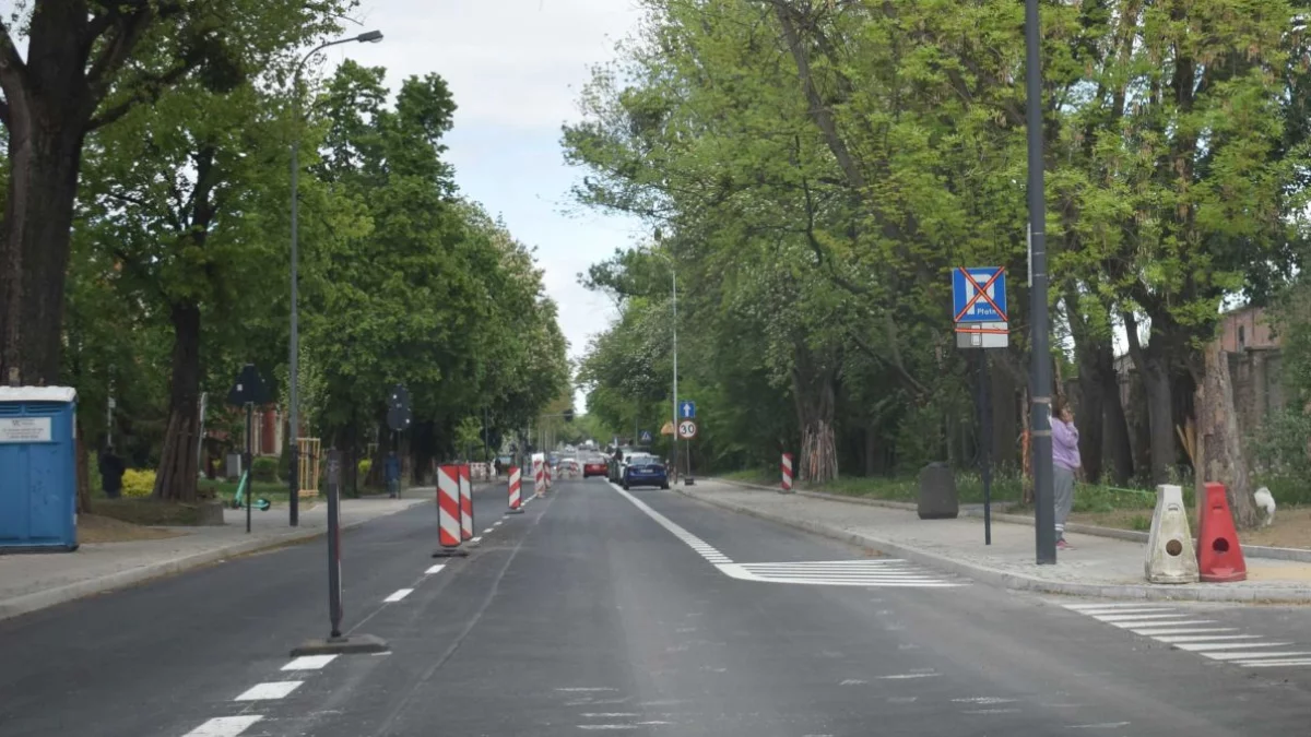 Na tej ulicy niedługo staną parkometry. Od kiedy płatne parkowanie?