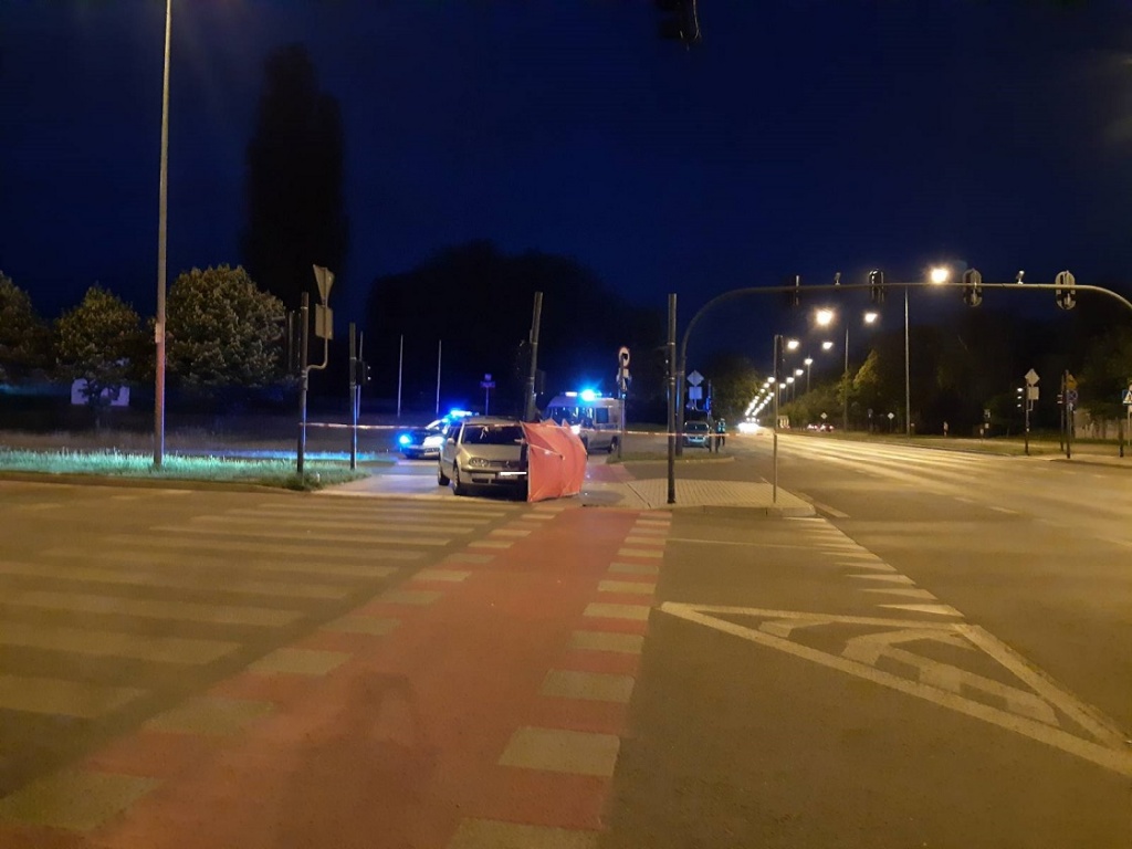 Wypadek Łódź. Zasłabł za kierownicą i uderzył w słup. Nie żyje 51-letni mężczyzna [zdjęcie] - Zdjęcie główne