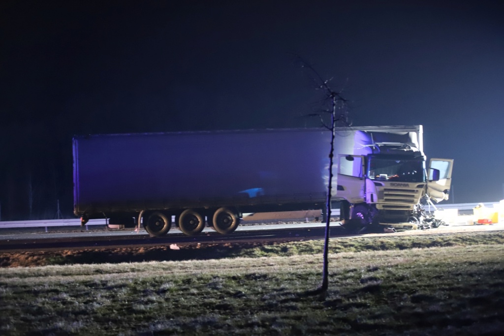 Śmiertelny wypadek pod Kutnem. Zginął kierowca, który jechał pod prąd (fot. Bartosz Nowak / KCI)