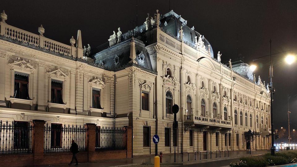 Perła łódzkiej architektury po remoncie. Uruchomiono też nową, efektowną iluminację [ZDJĘCIA] - Zdjęcie główne