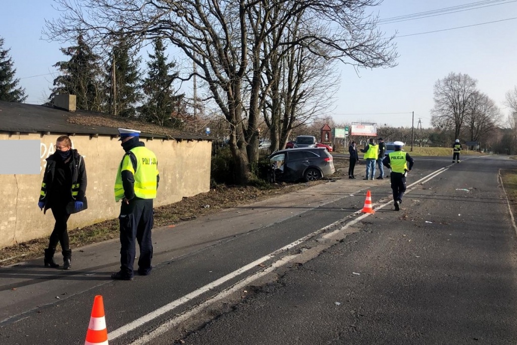 Tragiczny wypadek pod Łodzią. Nie żyją dwie osoby - Zdjęcie główne