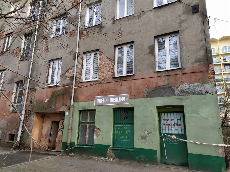 Łódź Bałuty/Budynki w Łodzi, które stoją, a niekoniecznie mają siłę