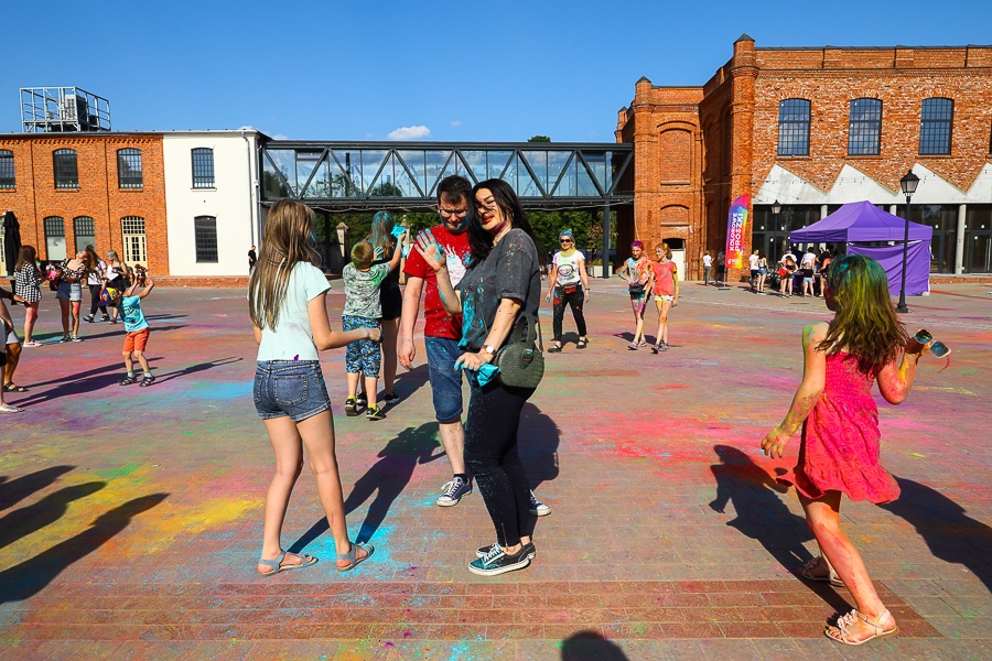 Holi Święto Kolorów Łódź. Wielkie święto kolorów w Ogrodach Geyera (fot. Michał Pietrzak - TuŁódź.pl)