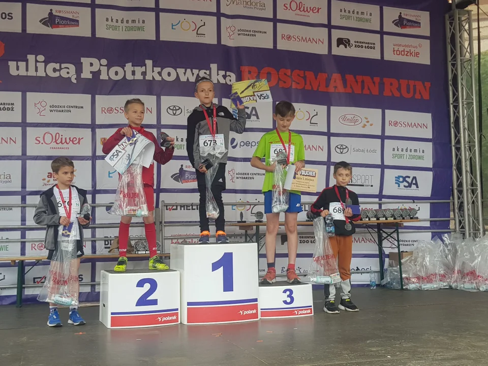 Sportowa niedziela na Piotrkowskiej z Rossmann Run 2022. Zobacz, jak poradzili sobie młodzi biegacze [galeria]  - Zdjęcie główne