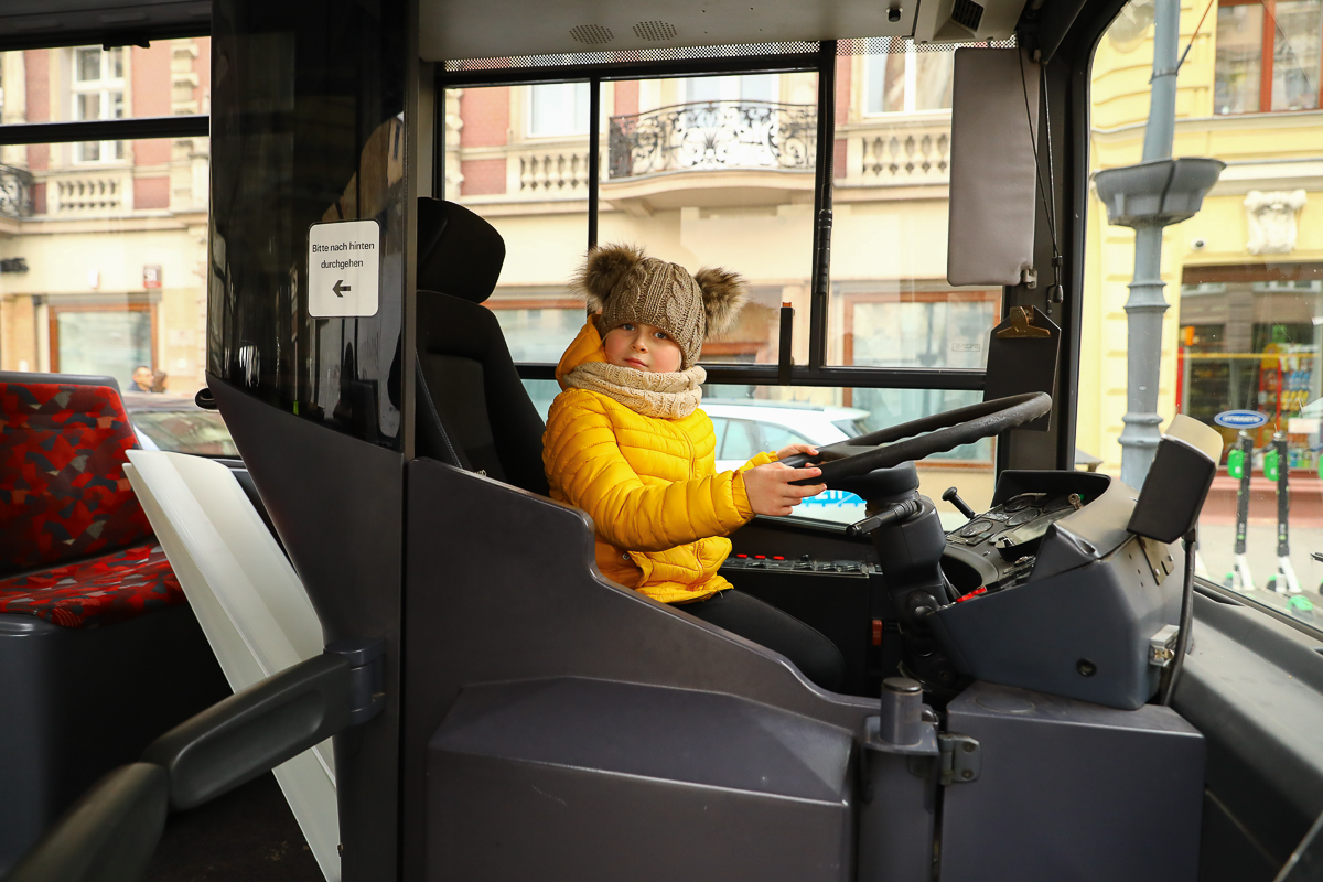 Piknik na Zielonej w Łodzi. Wystawa zabytkowych tramwajów i autobusów [zdjęcia] - Zdjęcie główne