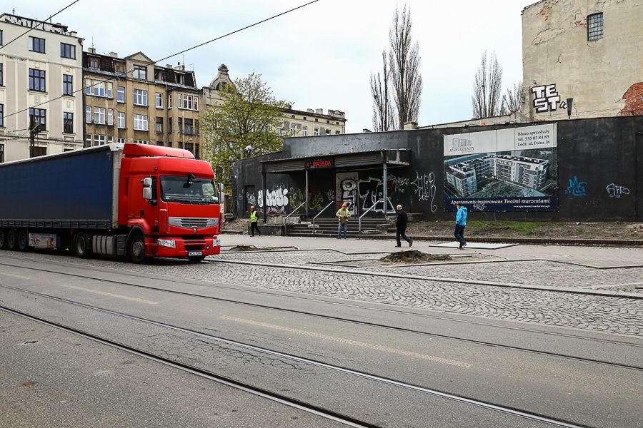 Łódzkie metro. Budowa stacji Łódź - Śródmieście. Zamknięte ulica Zielona i ulica Wólczańska w Łodzi (fot. Michał Pietrzak - TuŁódź.pl)