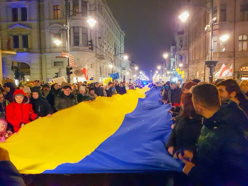 Łódź solidarna z Ukrainą. Piotrkowską przeszedł marsz Stop Wojnie - Zdjęcie główne