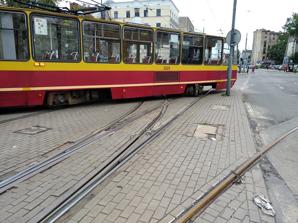 Tramwaj wypadł z torów na ul. Zachodniej. Są utrudnienia! [ZDJĘCIA] - Zdjęcie główne