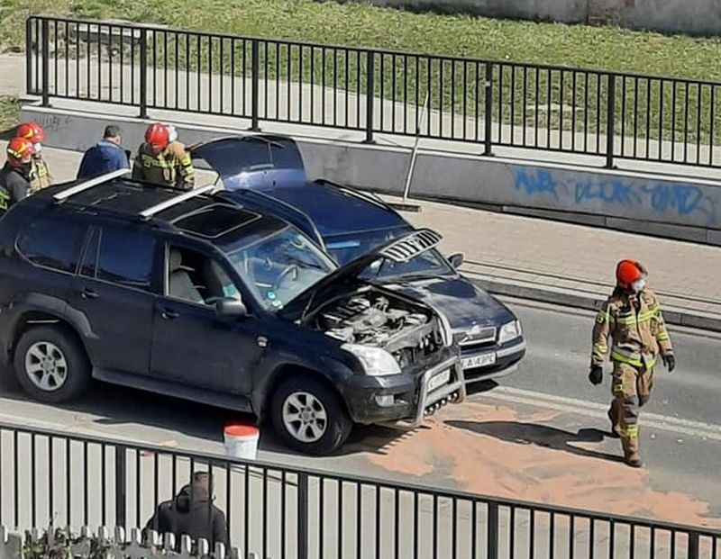 Awaria wodociągowa i wypadek na Widzewie w Łodzi. Autobusy MPK kursują objazdami [zdjęcia] - Zdjęcie główne