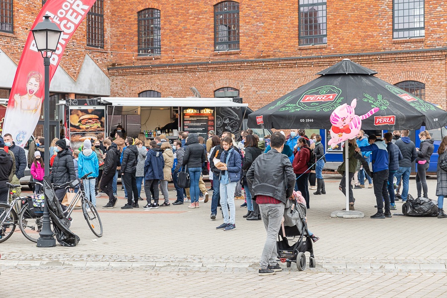 Zlot foodtrucków w Ogrodach Geyera w Łodzi. W majówkę tylko w formule na wynos [zdjęcia] - Zdjęcie główne