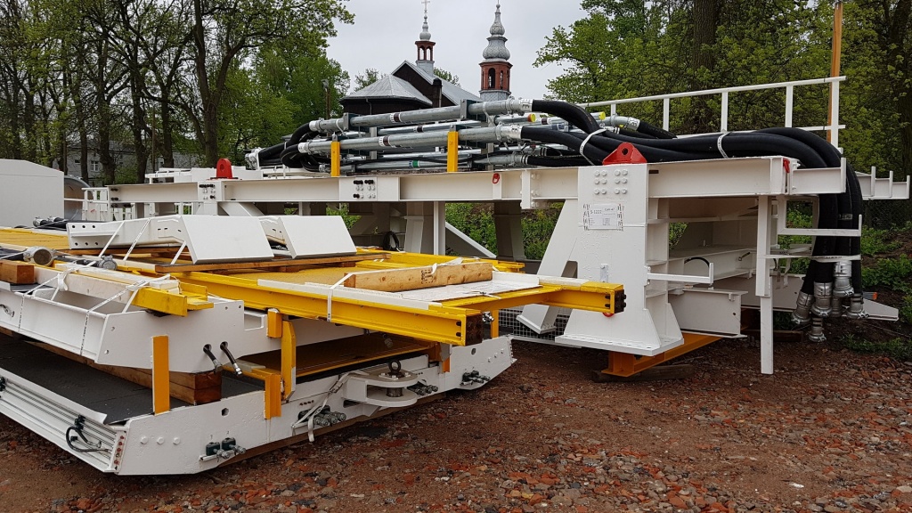 Będzie drążyć tunel pod Łodzią. Przyjechały kolejne elementy drugiej największej maszyny TBM [ZDJĘCIA] - Zdjęcie główne