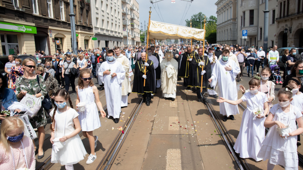 Abp Ryś: „Uczmy się od Jezusa wiary w to, co małe”. Boże Ciało 2020 [WIDEO | ZDJĘCIA] - Zdjęcie główne