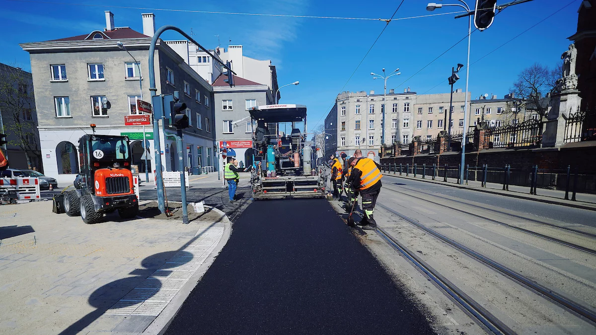 Ważna ulica na Bałutach w pełni przejezdna. Ruch wraca przed Wielkanocą