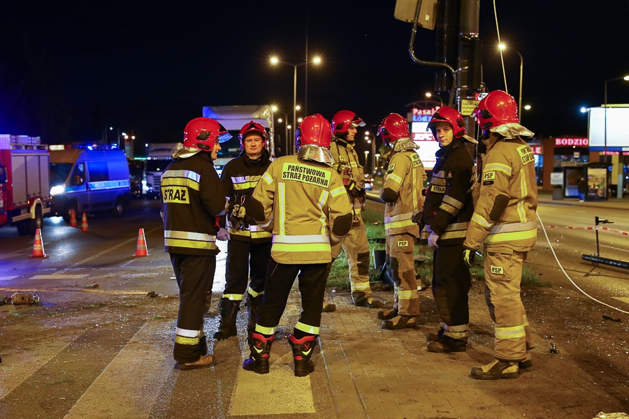 Wypadek Łódź. Potężna kraksa na al. Jana Pawła II w Łodzi! AKTUALIZACJA [zdjęcia] - Zdjęcie główne