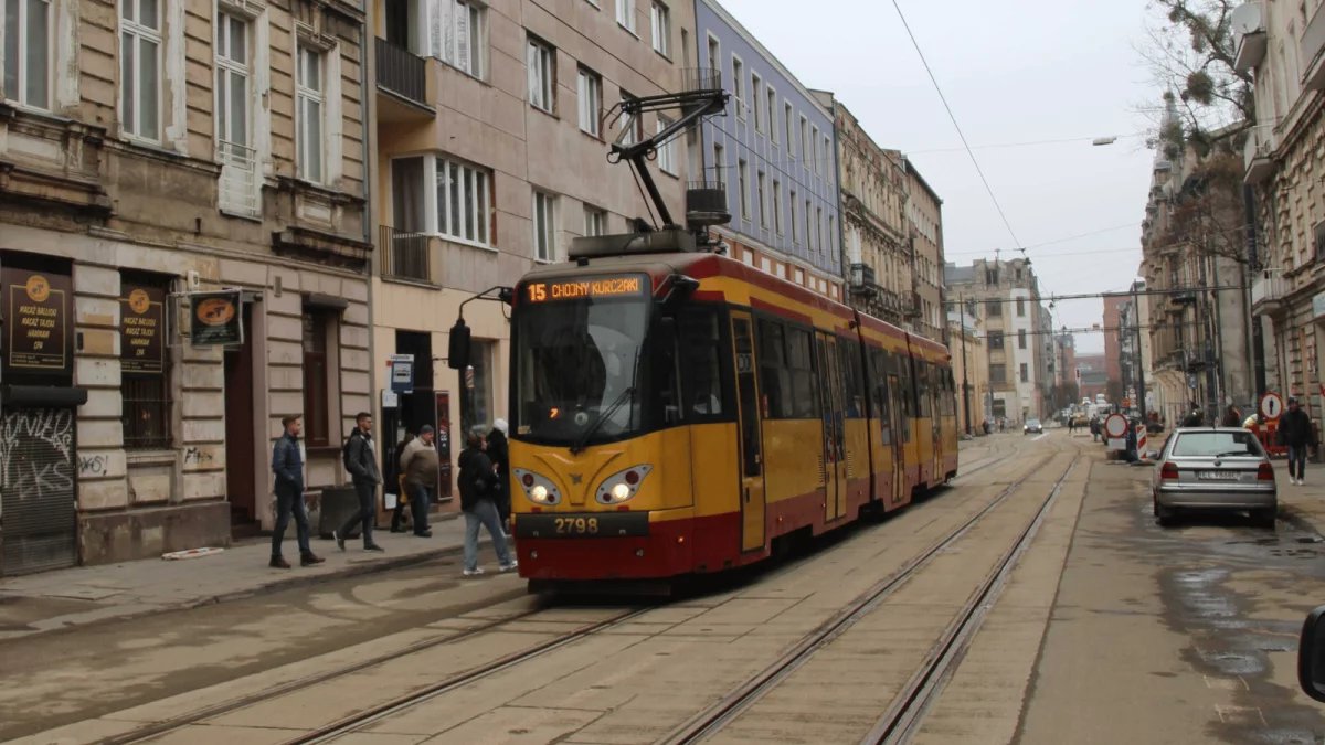 Wykolejenie tramwaju MPK Łódź na Starym Polesiu. Ogłoszono objazdy - Zdjęcie główne